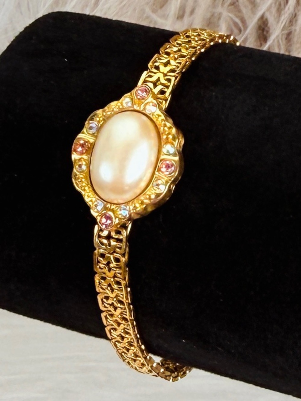 Vintage Gold Tone Faux Pearl Pink Accent Link Bracelet